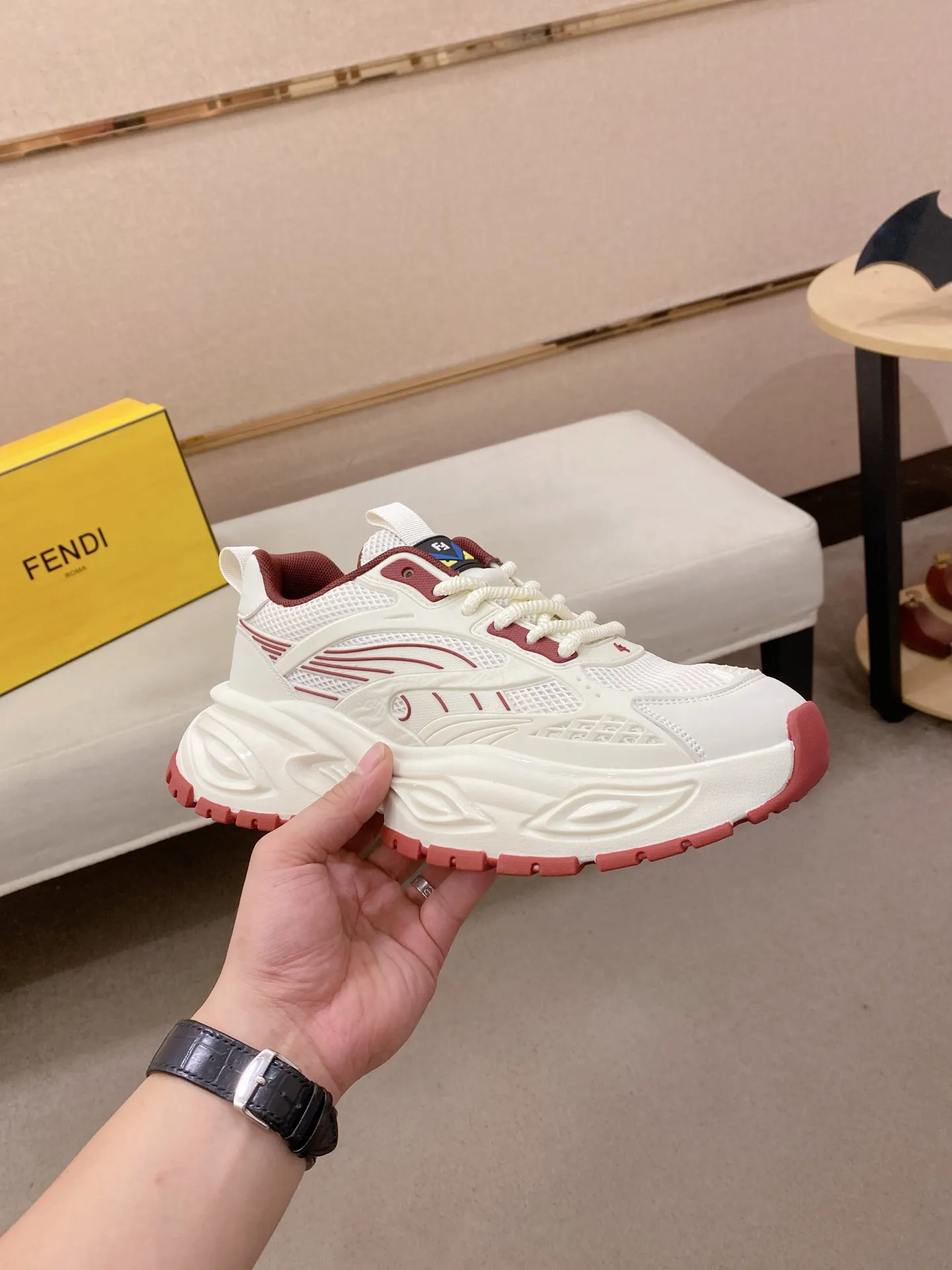 Men's shoes 💰 462💰 (fendi) New style 👊🏻 upper 🇮🇹 imported cowhide fabric 🇩🇪 lining imported sheepskin lining. The original outsole is molded to highlight the identity of every man, and the upper foot is elegant and stable🚶🏻🚶🏻The high-end custom counters reproduce the original version📯No matter the wind or rain, the shoe last remains unchanged and can withstand the verification of time🔍️,🔵 Size: 38-44